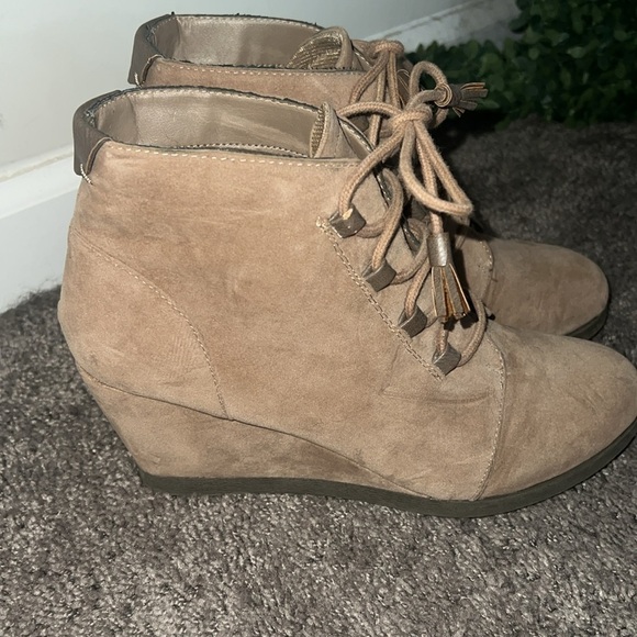 Steve Madden Deenaa Suede Wedge Boot Size 9 - Picture 2 of 9